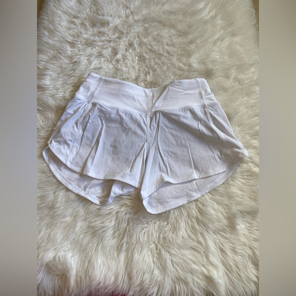 LULU LEMON speed up mid-rise 4” shorts!